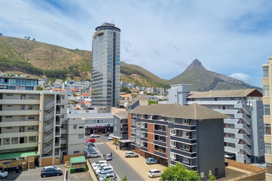 2 Bedroom Property for Sale in Sea Point Western Cape